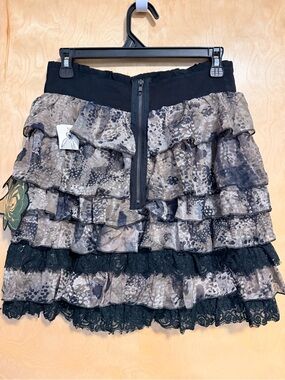 GORGEOUS 😱 Tiered Ruffle Lace Mini Skirt - Black and Taupe - NWT